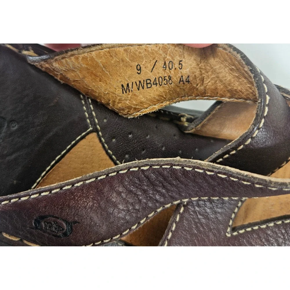 Born Thong Sandals Womens 9 Dark Brown Leather Strappy Comfort Heel